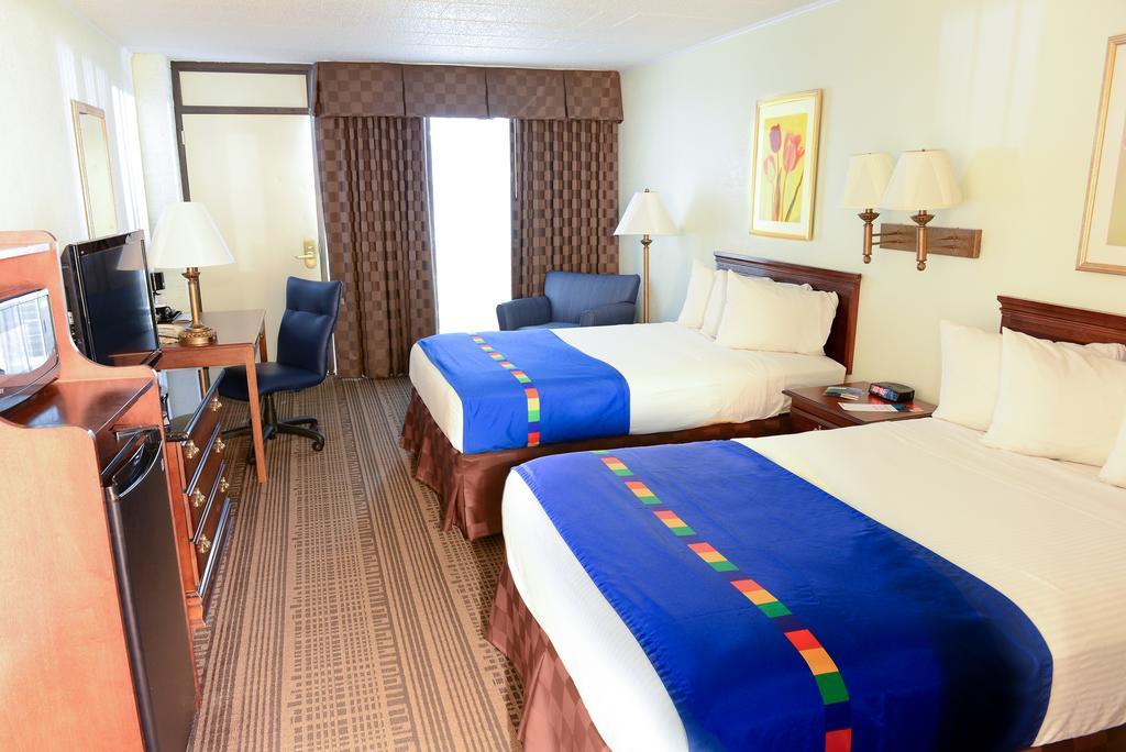Park Inn By Radisson Sharon West Middlesex Room photo