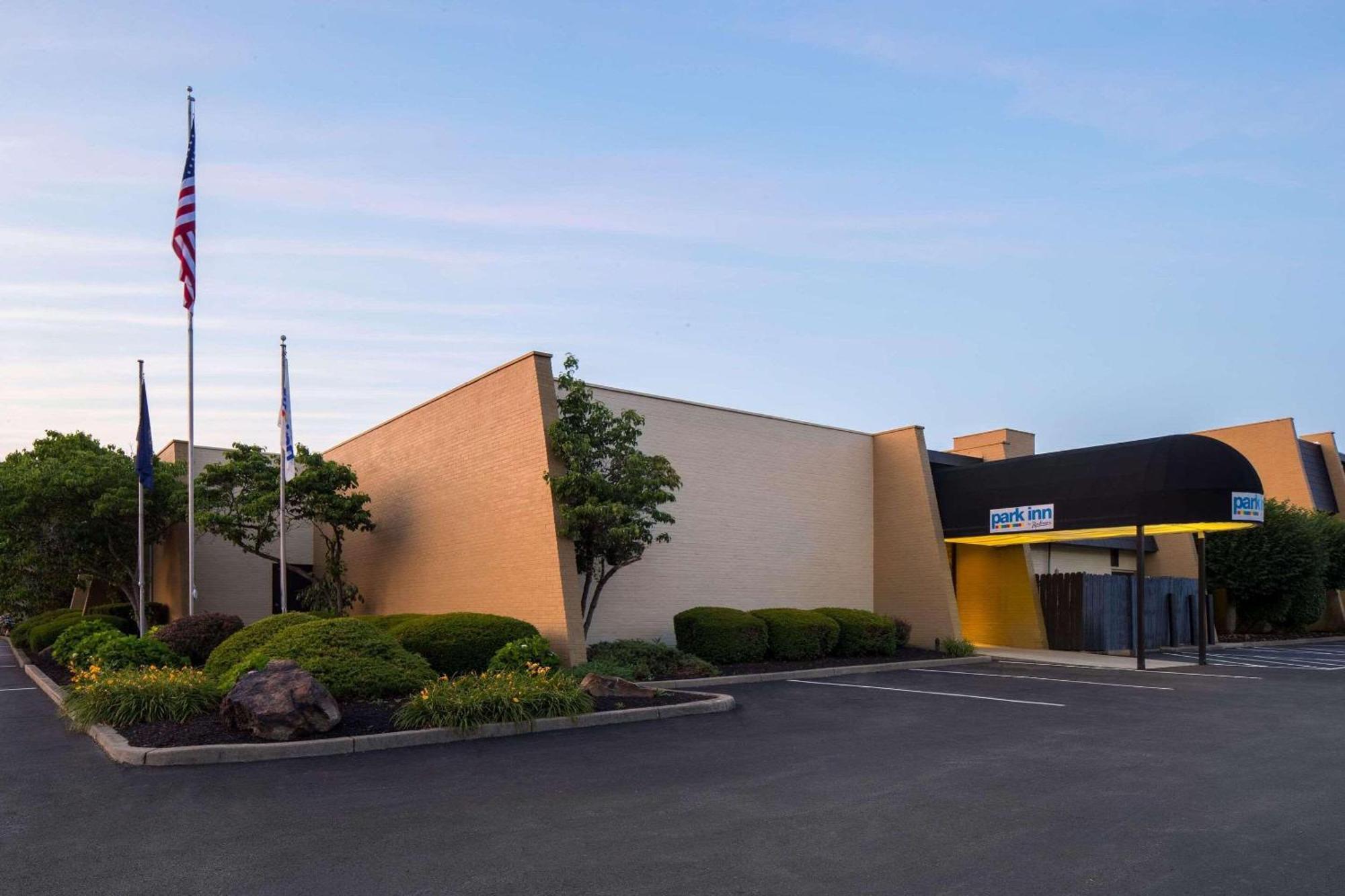 Park Inn By Radisson Sharon West Middlesex Exterior photo